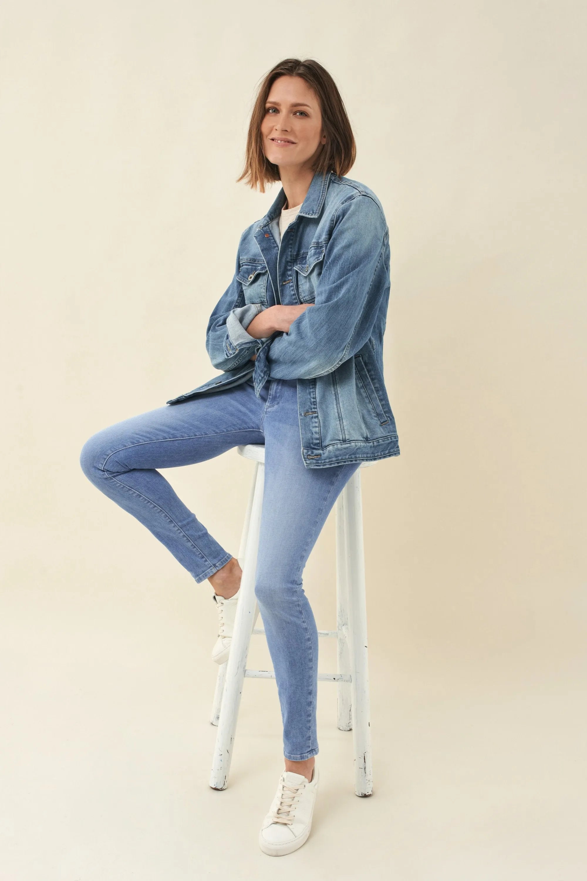 VAQUEROS PUSH UP WONDER SKINNY CINTURA MEDIA - ECRU