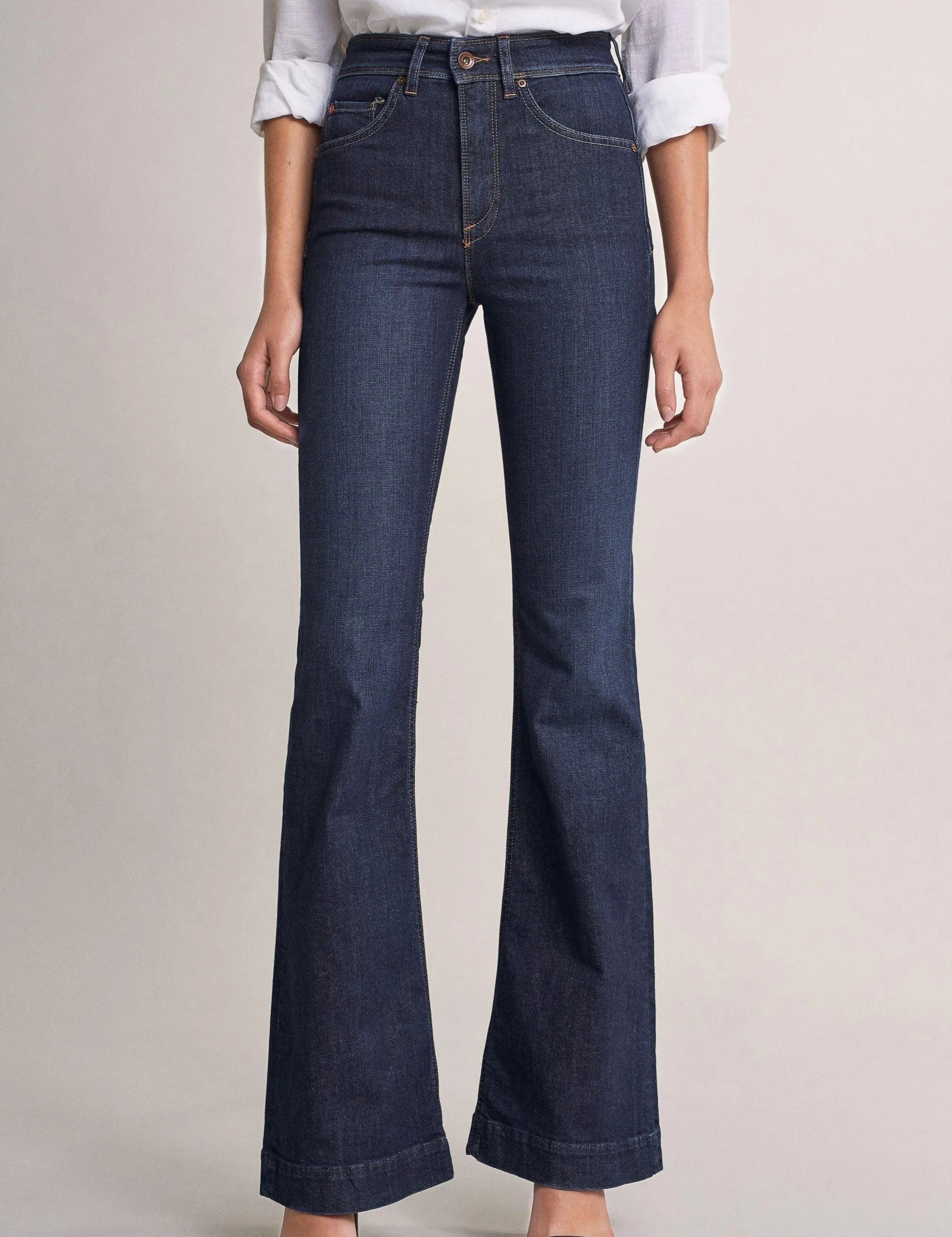 Vaqueros Secret Glamour Push In Flare - ECRU