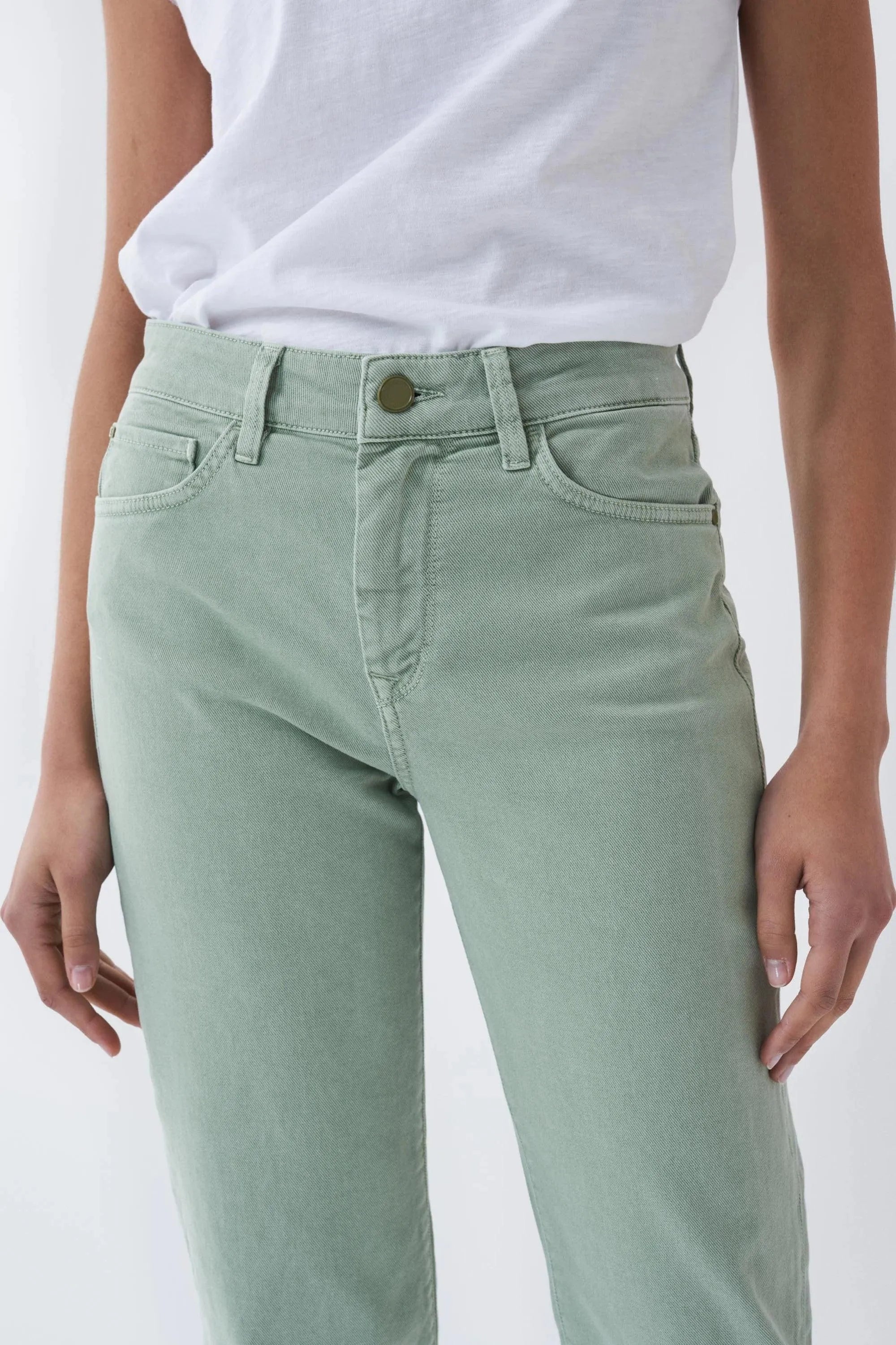Vaqueros True Cropped Slim con color - ECRU