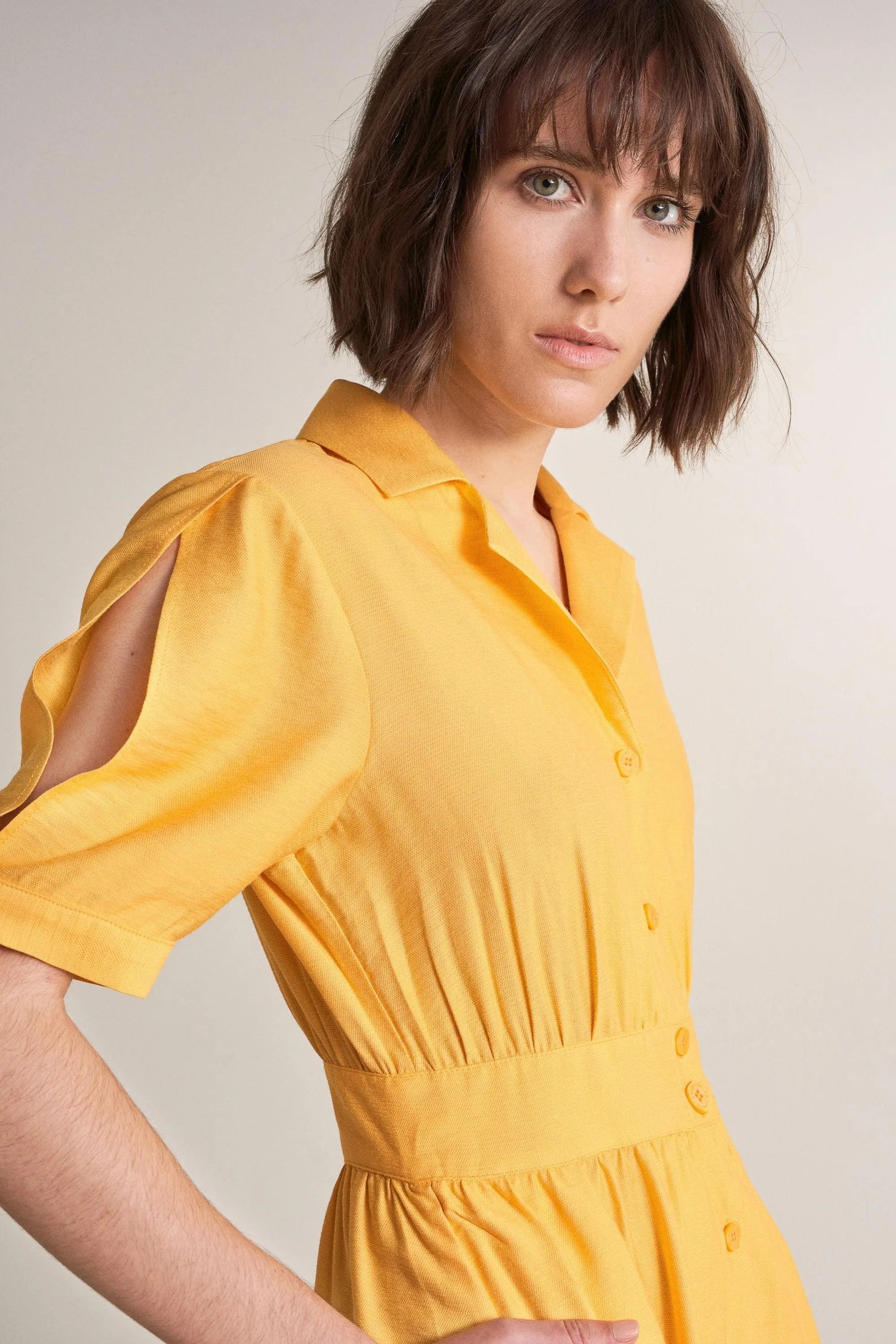 Vestido camisero cintado - ECRU