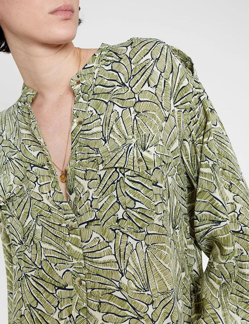 Vestido camisero corto estampado tropical verde con cinturón - ECRU