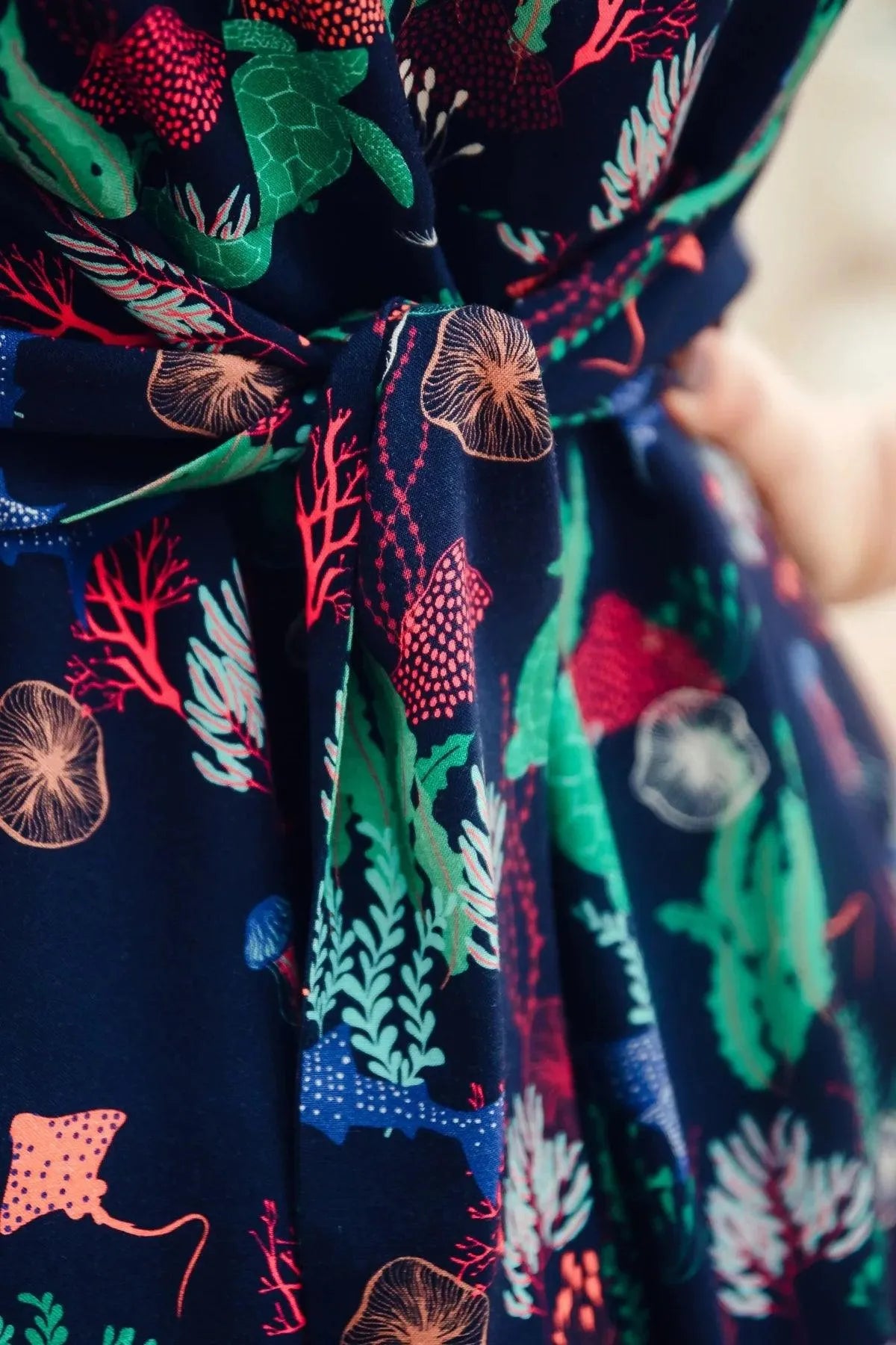 Vestido Camisero Sugarhill Dessie Navy Underwater Scene - ECRU