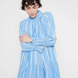 Vestido corto amplio con volantes tejido vaquero con rayas verticales - ECRU