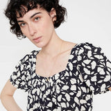 Vestido largo con volante estampado floral negro - ECRU