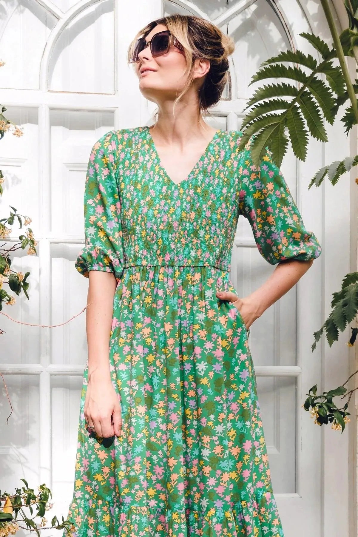 Vestido Sugarhill Magdalene Midi Shirred Green Soft Rainbow Floral - ECRU