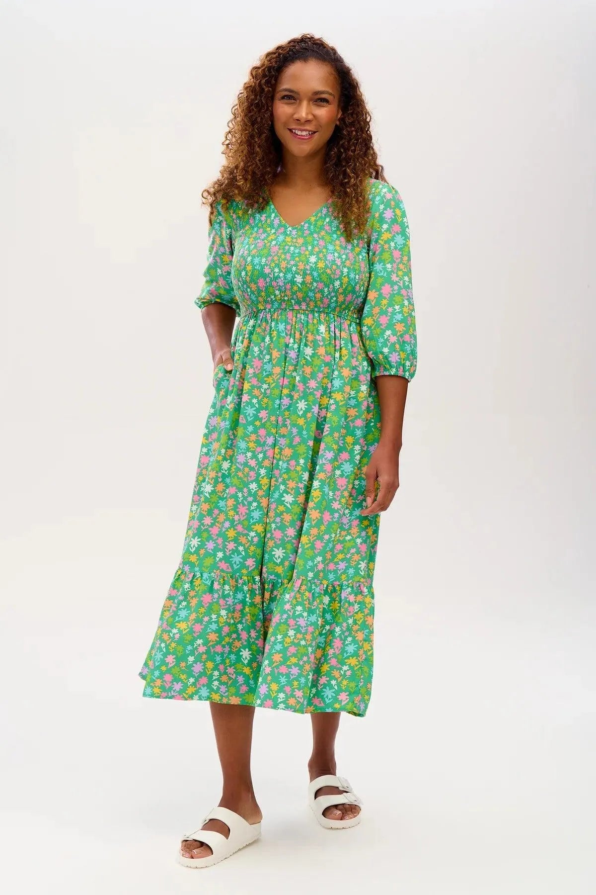 Vestido Sugarhill Magdalene Midi Shirred Green Soft Rainbow Floral - ECRU