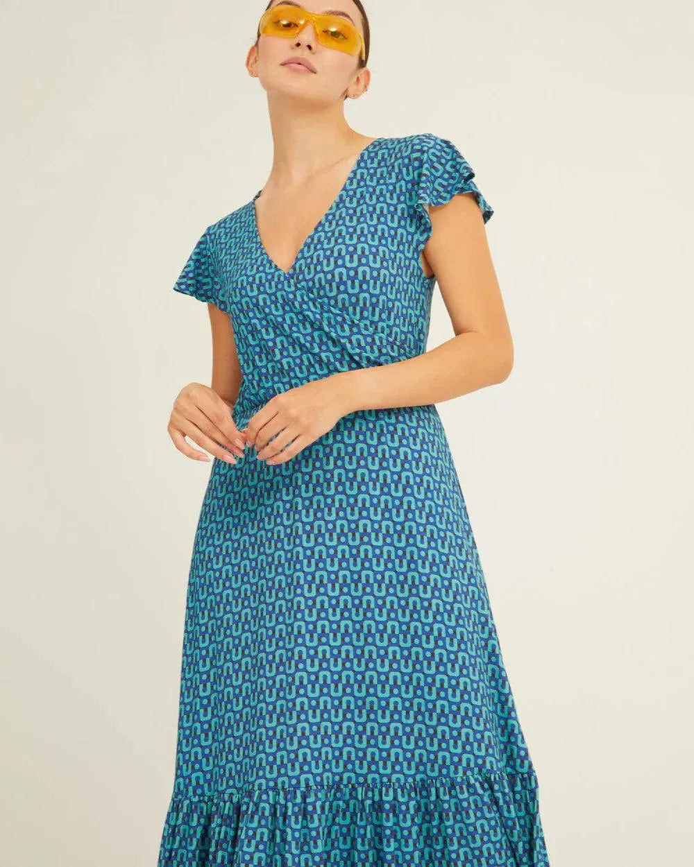 Vestido Xantik Cruzado Volante Blue Geo - ECRU